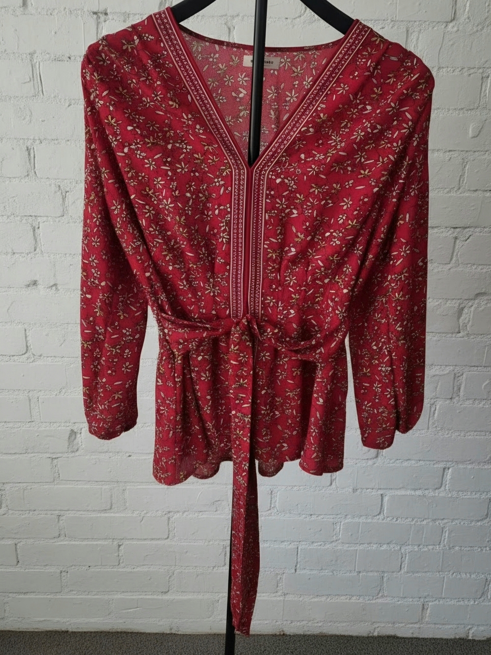 Max Studio Red Floral V-Neck Tie Waist Blouse M